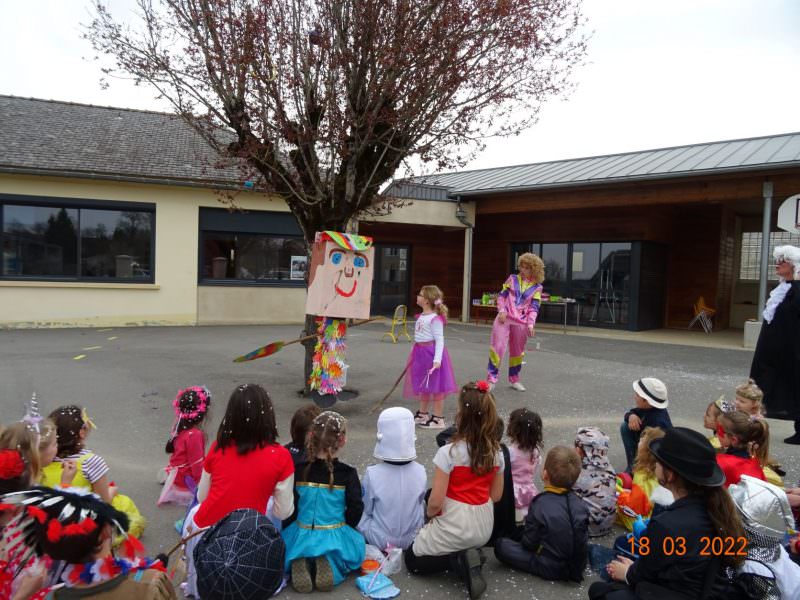 Lire la suite à propos de l’article On a fêté Monsieur Carnaval à l’école publique !